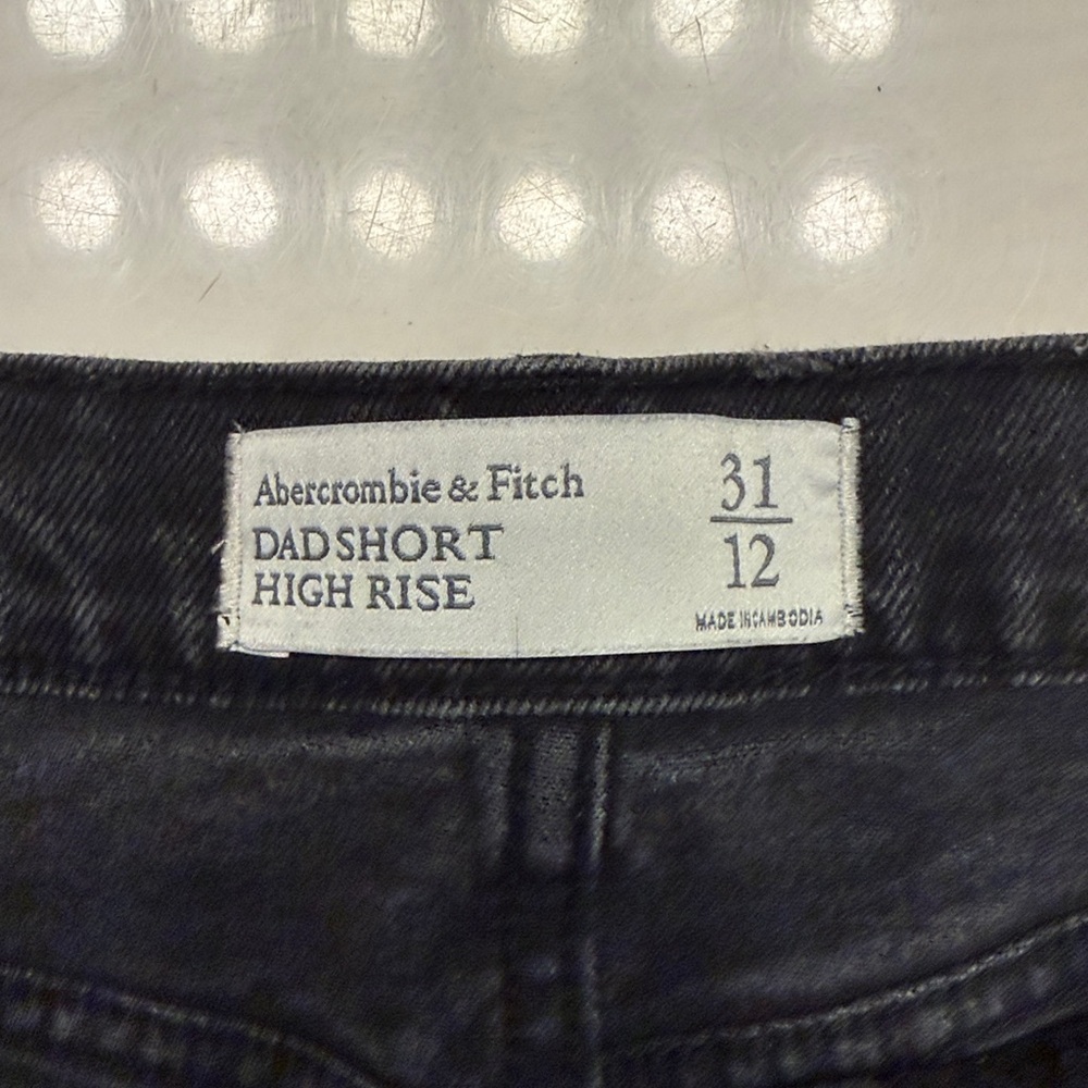 Abercrombie & Fitch High Rise Dad Short in Black Denim - Picture 3 of 5